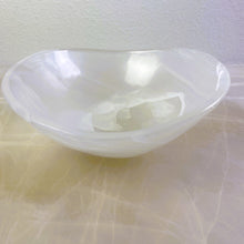 Load image into Gallery viewer, Crystal Onyx Bowl | Beautiful Onyx Bowl Centerpiece. BM07
