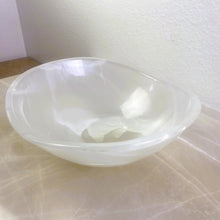 Load image into Gallery viewer, Crystal Onyx Bowl | Beautiful Onyx Bowl Centerpiece. BM07
