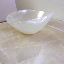 Load image into Gallery viewer, Crystal Onyx Bowl | Beautiful Onyx Bowl Centerpiece. BM07
