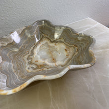 Load image into Gallery viewer, Onyx Bowl | Beautiful Onyx Bowl Centerpiece. BM06
