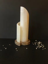 Load image into Gallery viewer, Elegant Spiral Onyx Table Lamp

